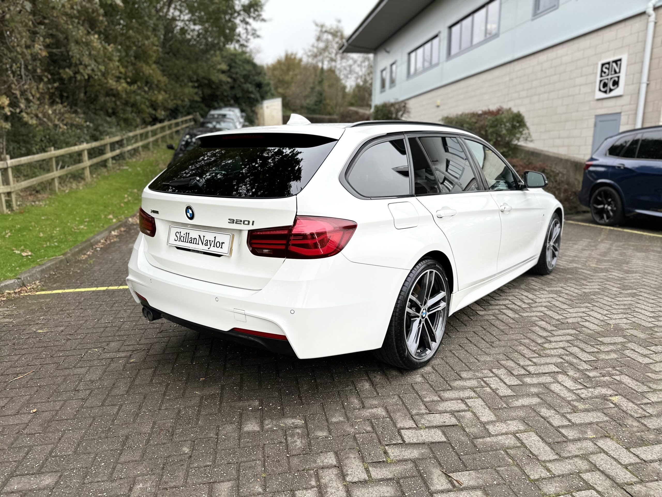2019 BMW 320i xDrive M-Sport Shadow Edition Touring Auto
