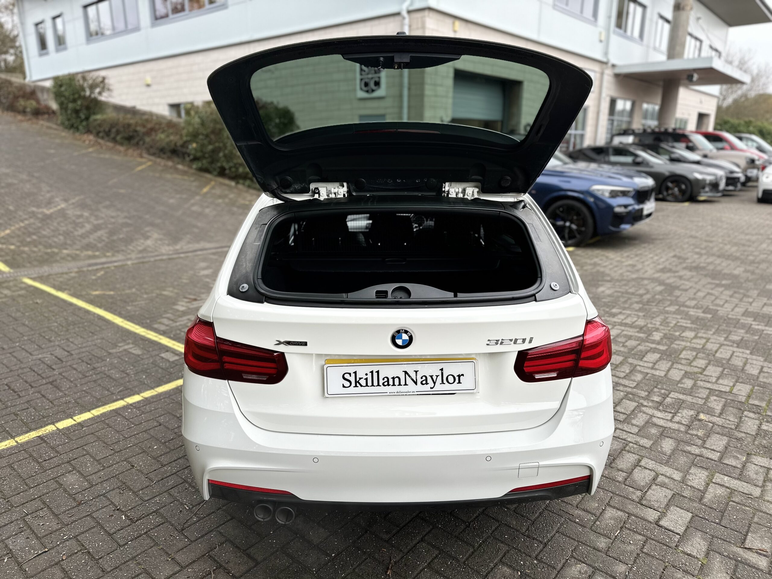 2019 BMW 320i xDrive M-Sport Shadow Edition Touring Auto