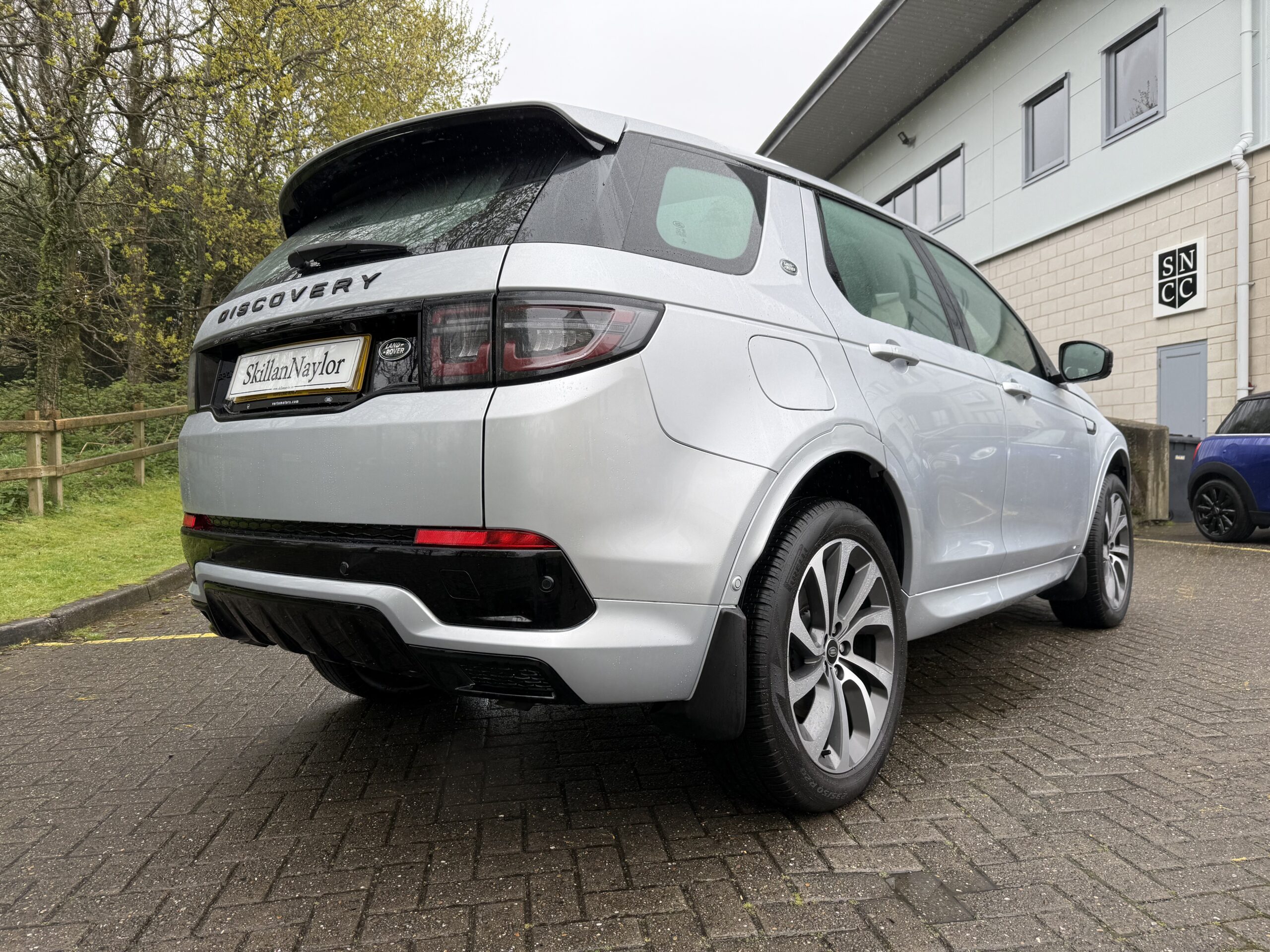 2021 Land Rover Discovery Sport 1.5 P300e R-Dynamic HSE 5Dr Auto
