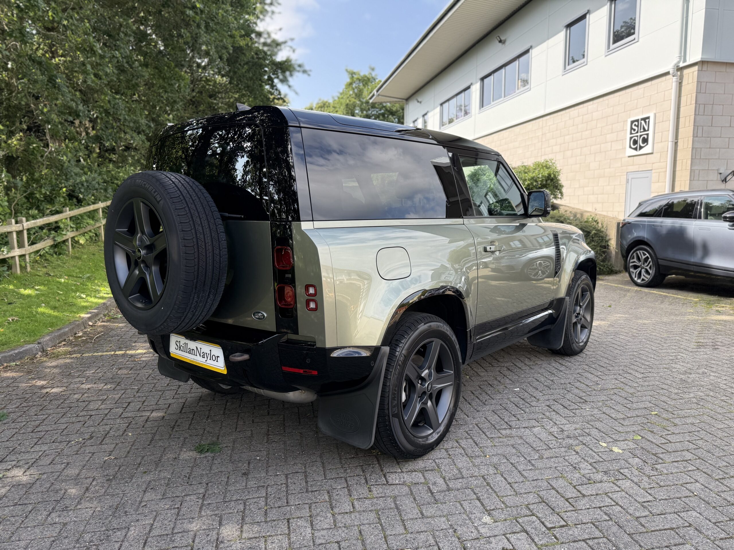 2022 Land Rover Defender 90 3.0 D250 X-Dynamic SE 3Dr Auto