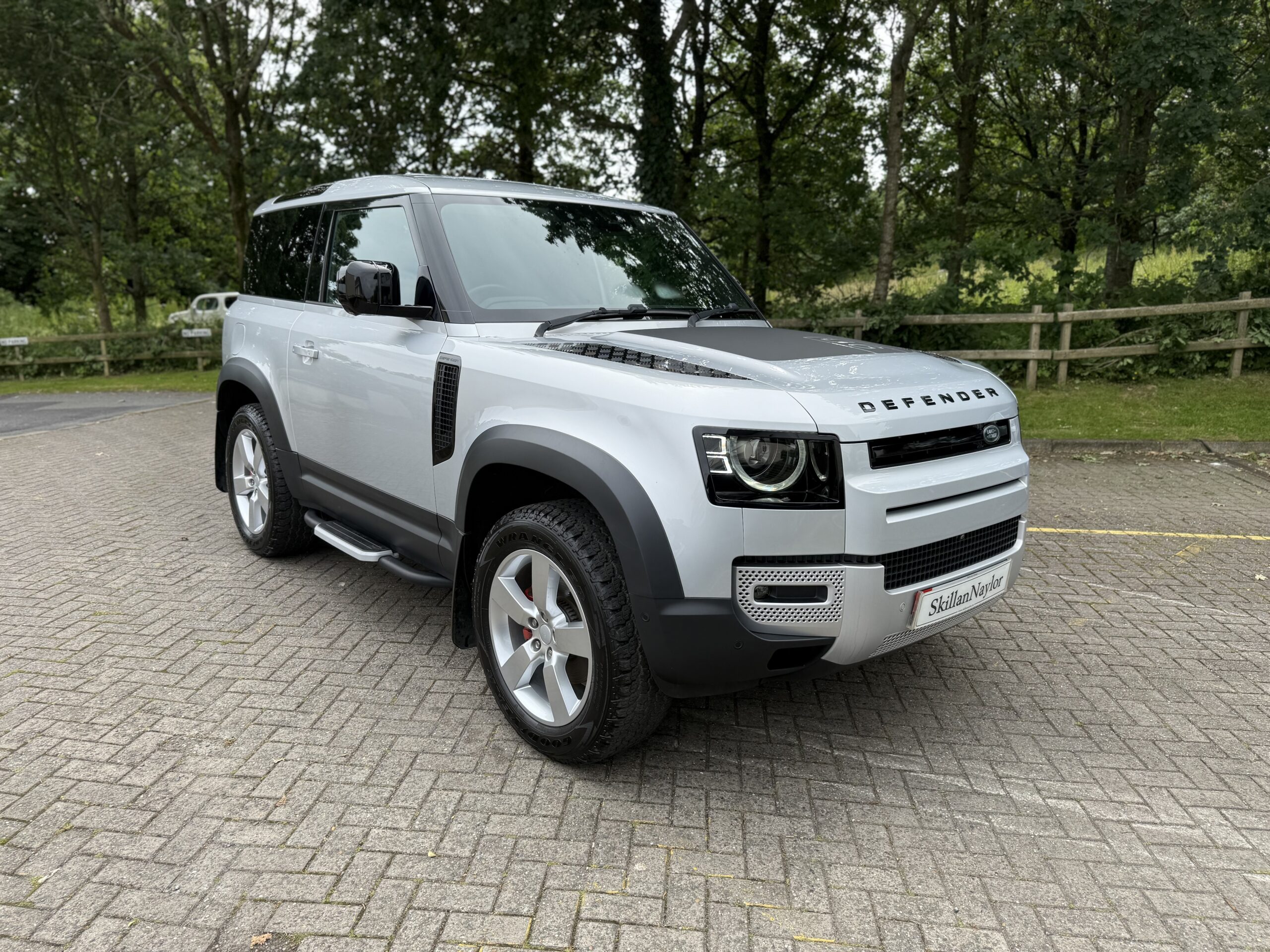 2022 Land Rover Defender 90 3.0 D250 Hard Top SE 3Dr Auto