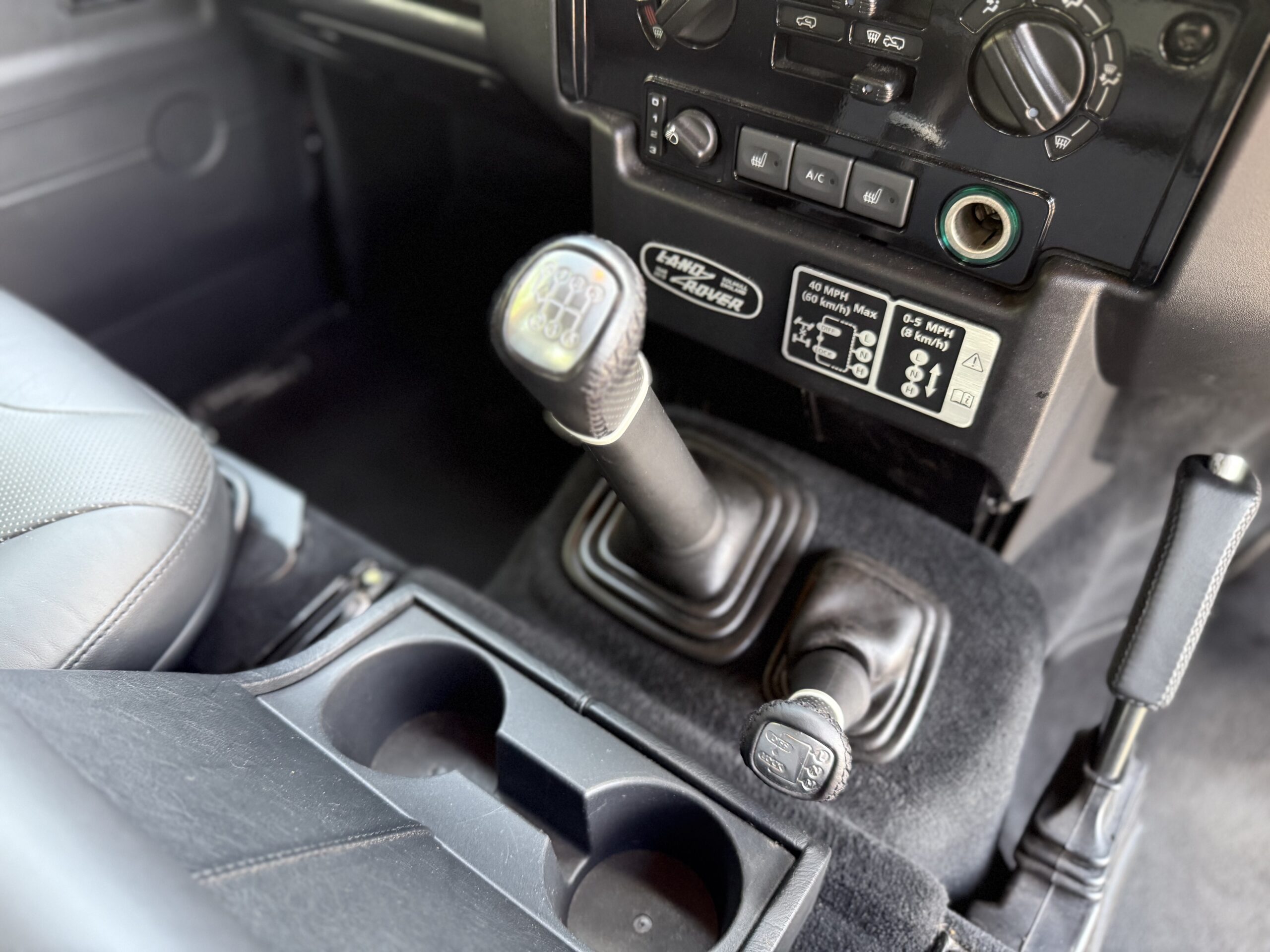 2016 Land Rover Defender 90 2.2 TDCI Adventure