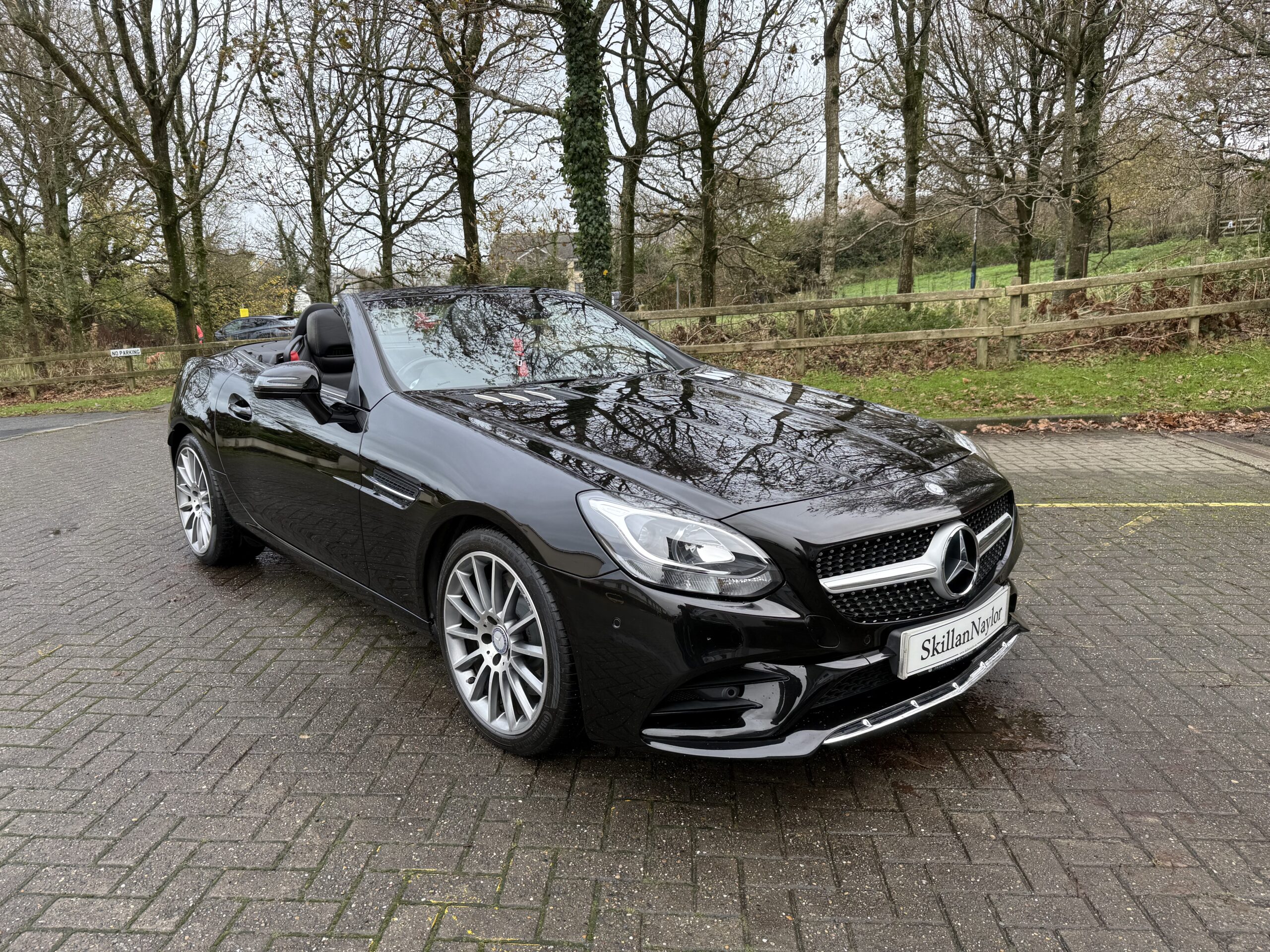 2017 Mercedes SLC 300 AMG Line Roadster 9G-Tronic Auto