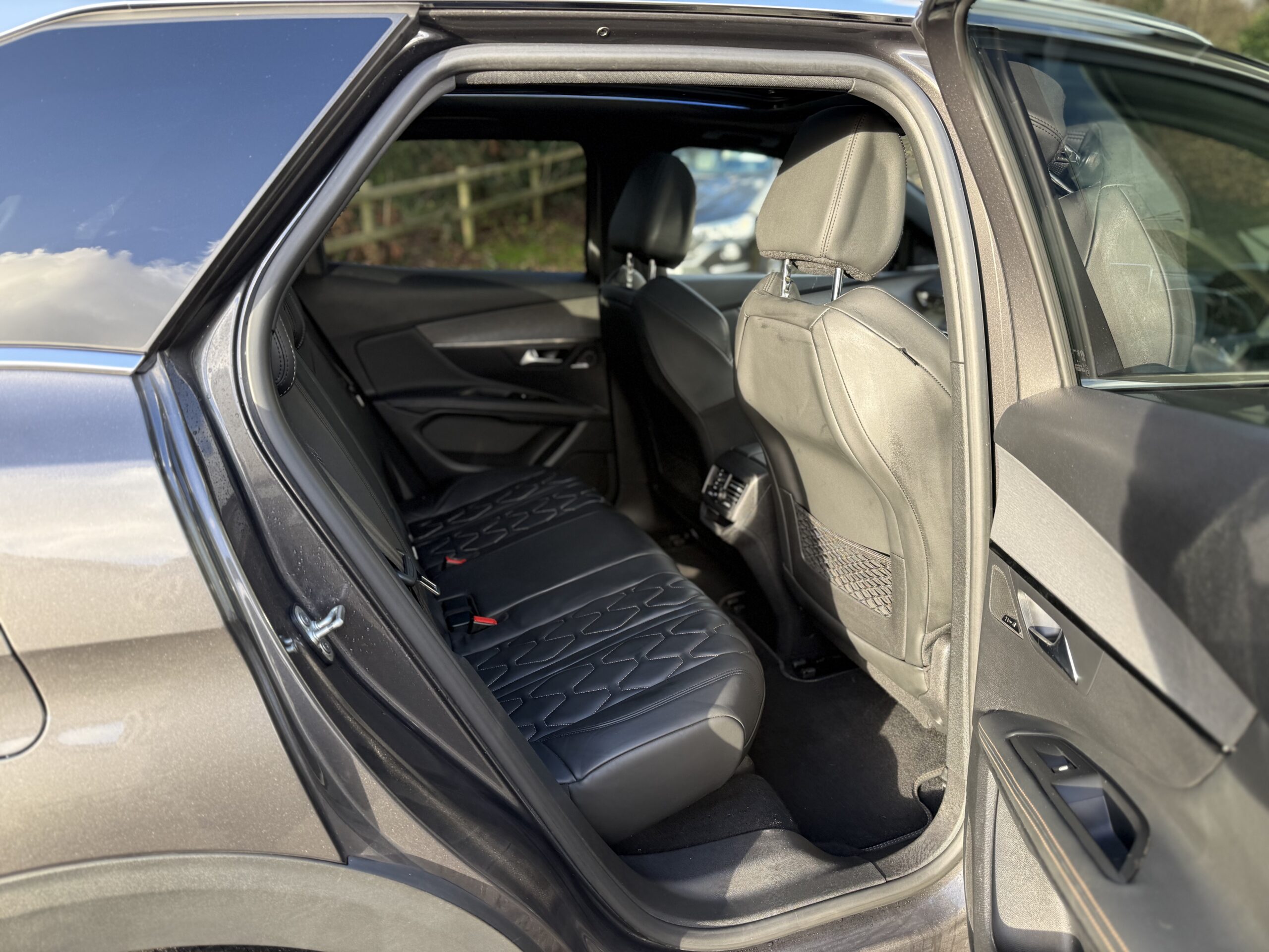 Vehicle Detail (Mobile)