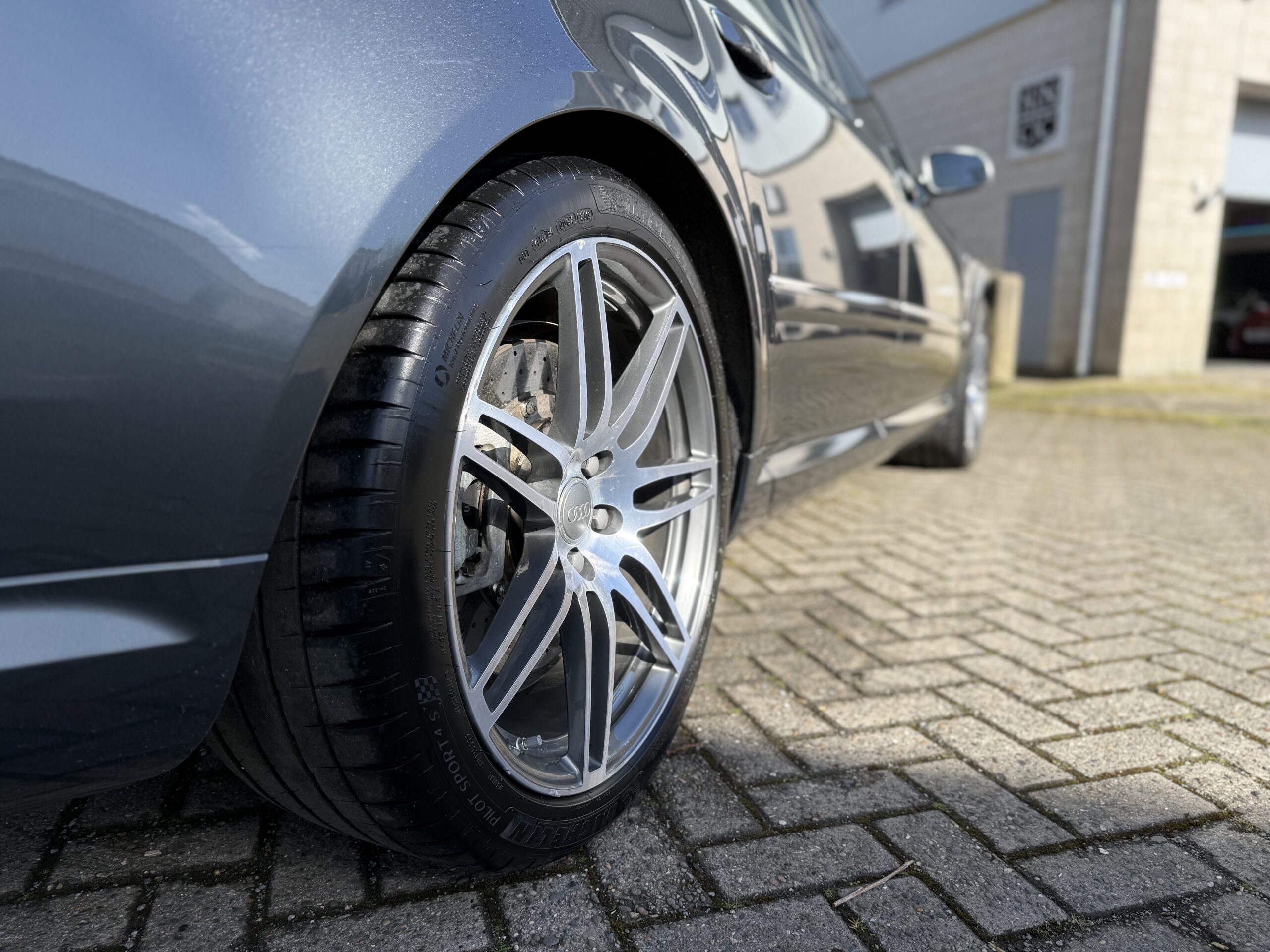 Vehicle Detail (Mobile)