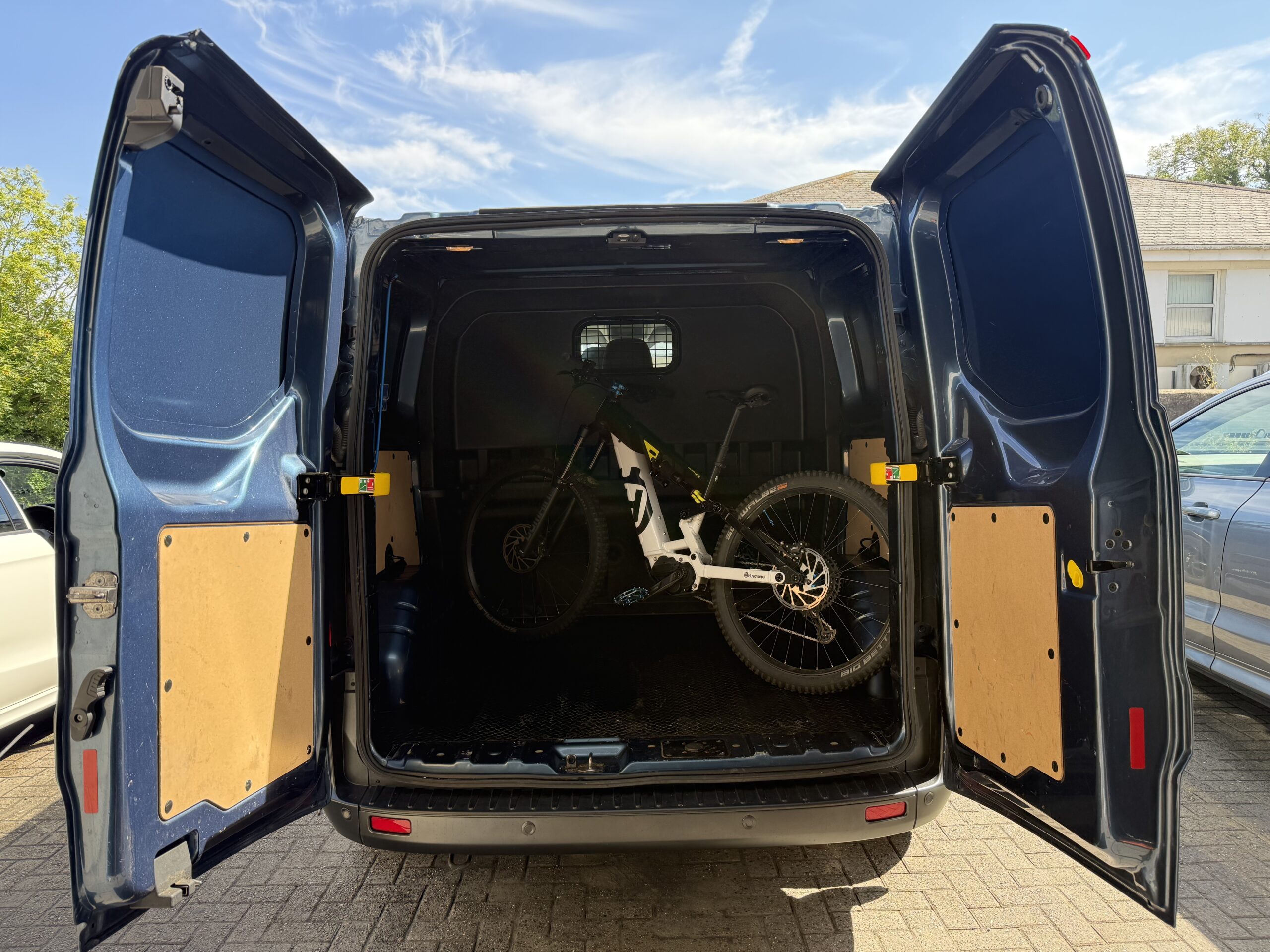 2021 Ford Transit Custom 320 L1 2.0 EcoBlue 170 D/Cab Trail