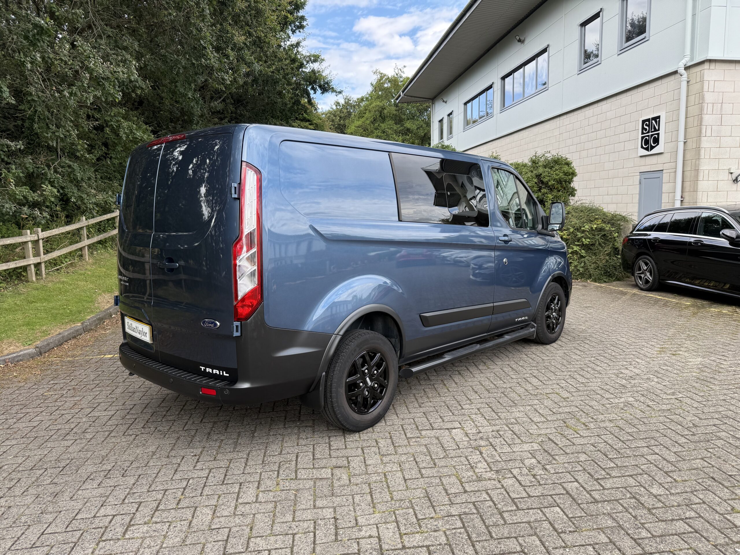 2021 Ford Transit Custom 320 L1 2.0 EcoBlue 170 D/Cab Trail