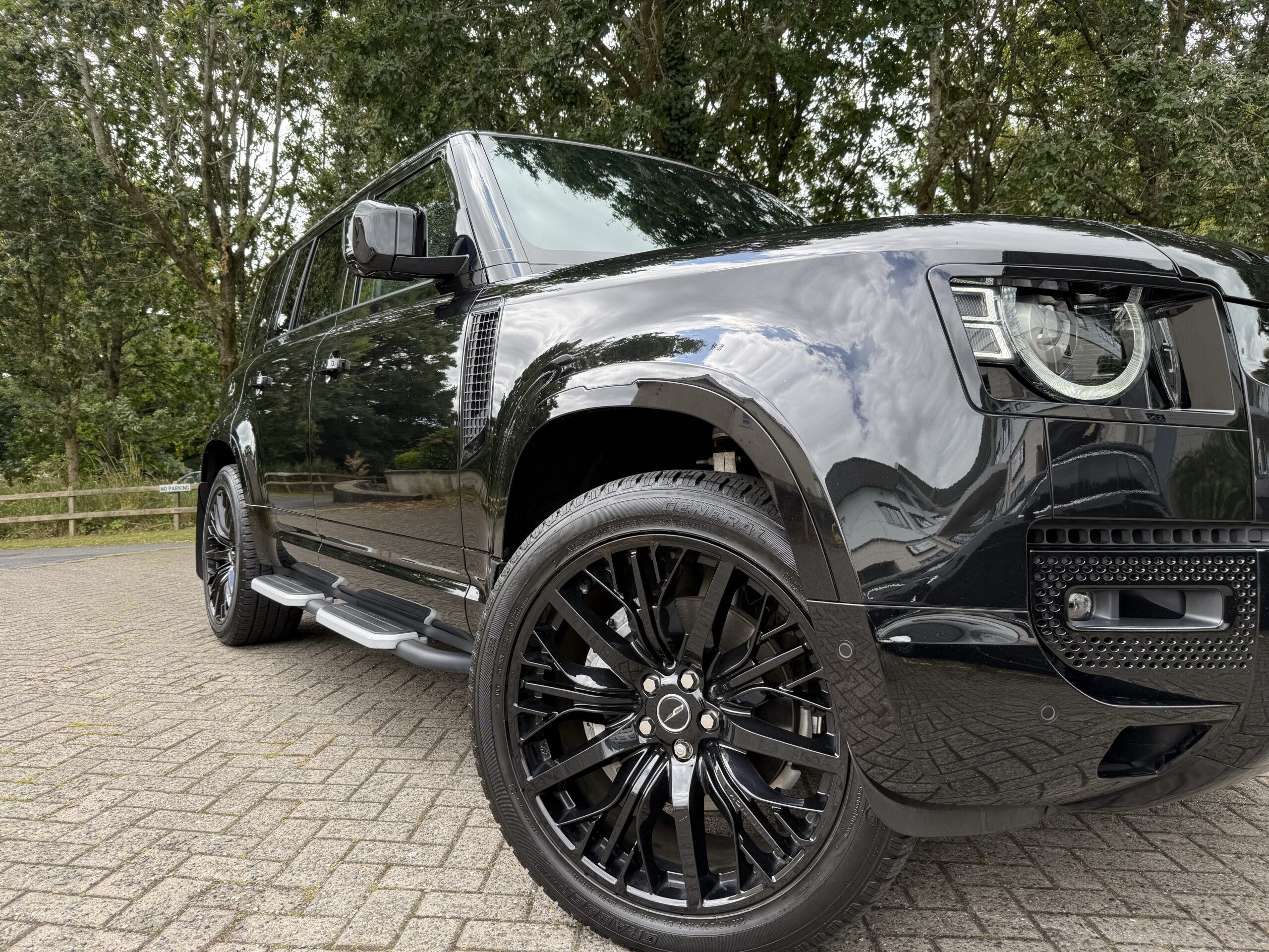 2022 Land Rover Defender 110 2.0 P400e x-Dynamic HSE 5Dr Auto