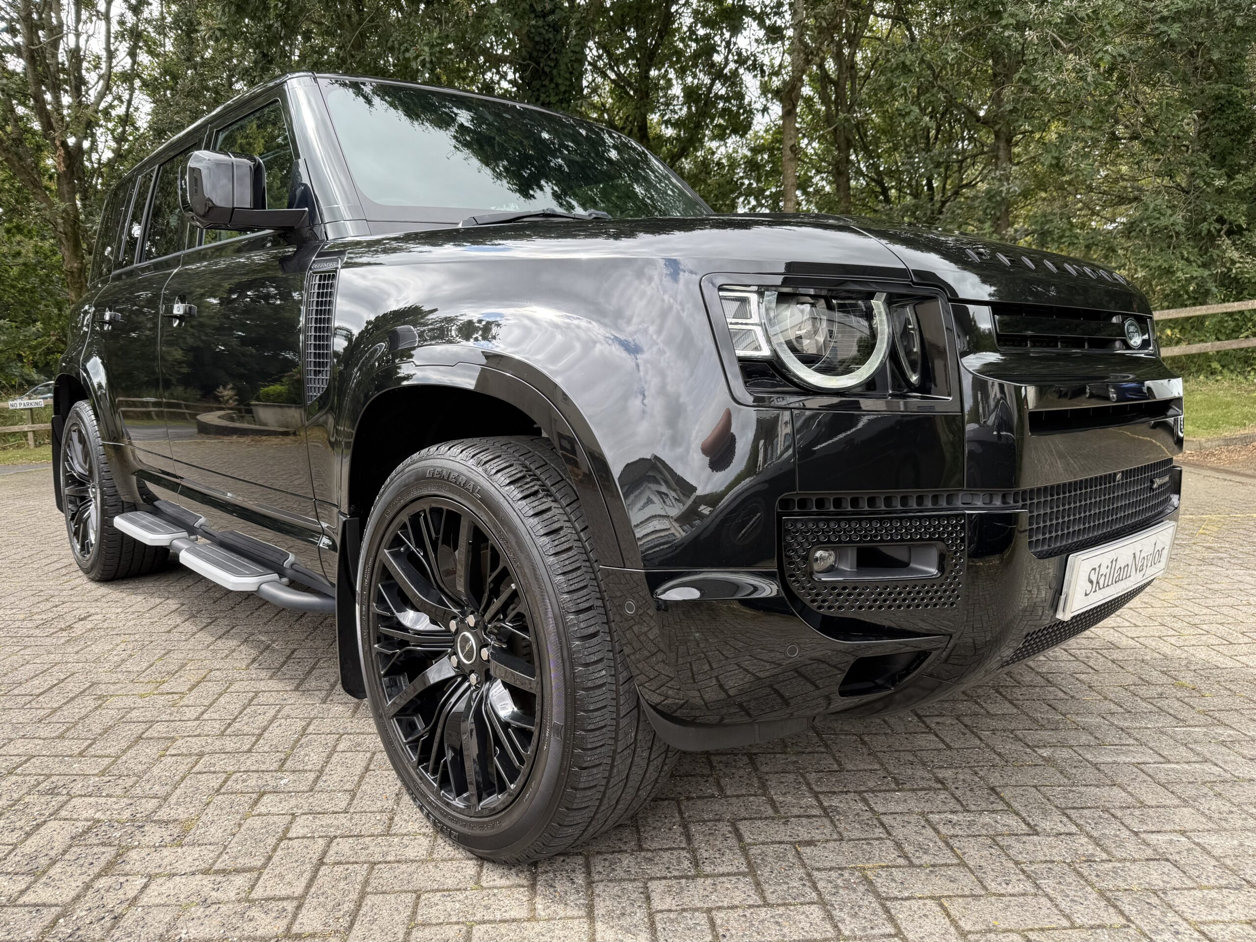 2022 Land Rover Defender 110 2.0 P400e x-Dynamic HSE 5Dr Auto