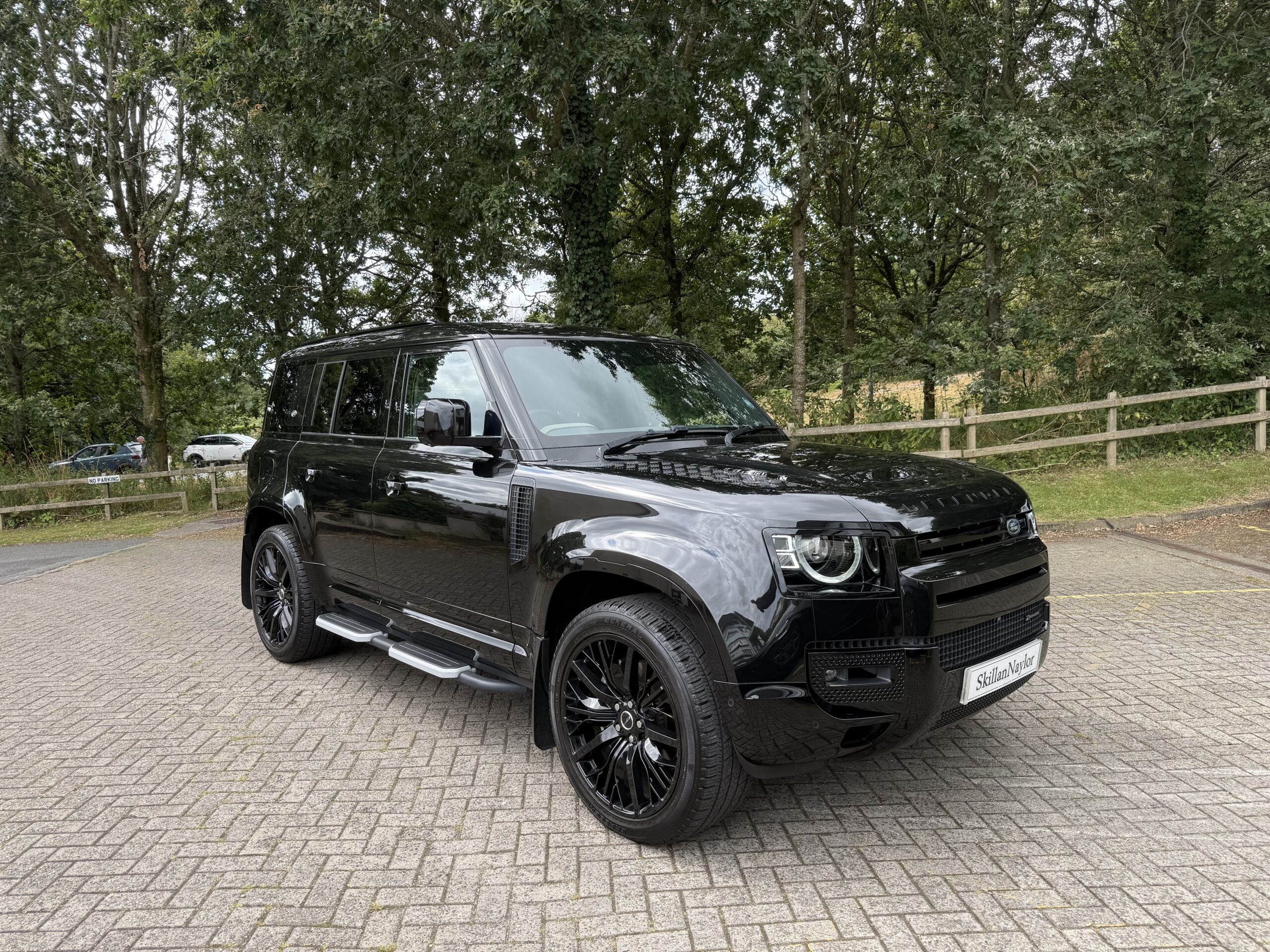 2022 Land Rover Defender 110 2.0 P400e x-Dynamic HSE 5Dr Auto