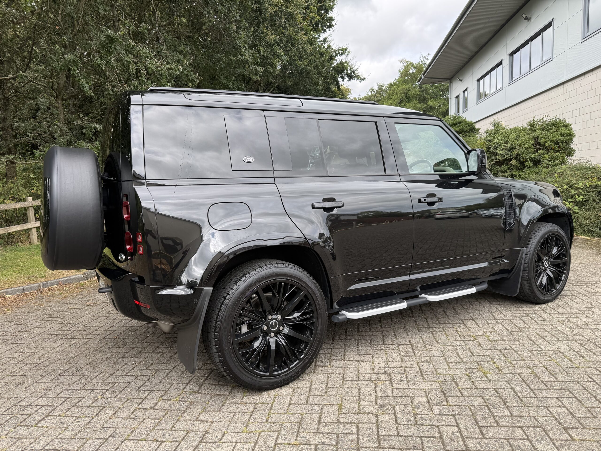 2022 Land Rover Defender 110 2.0 P400e x-Dynamic HSE 5Dr Auto