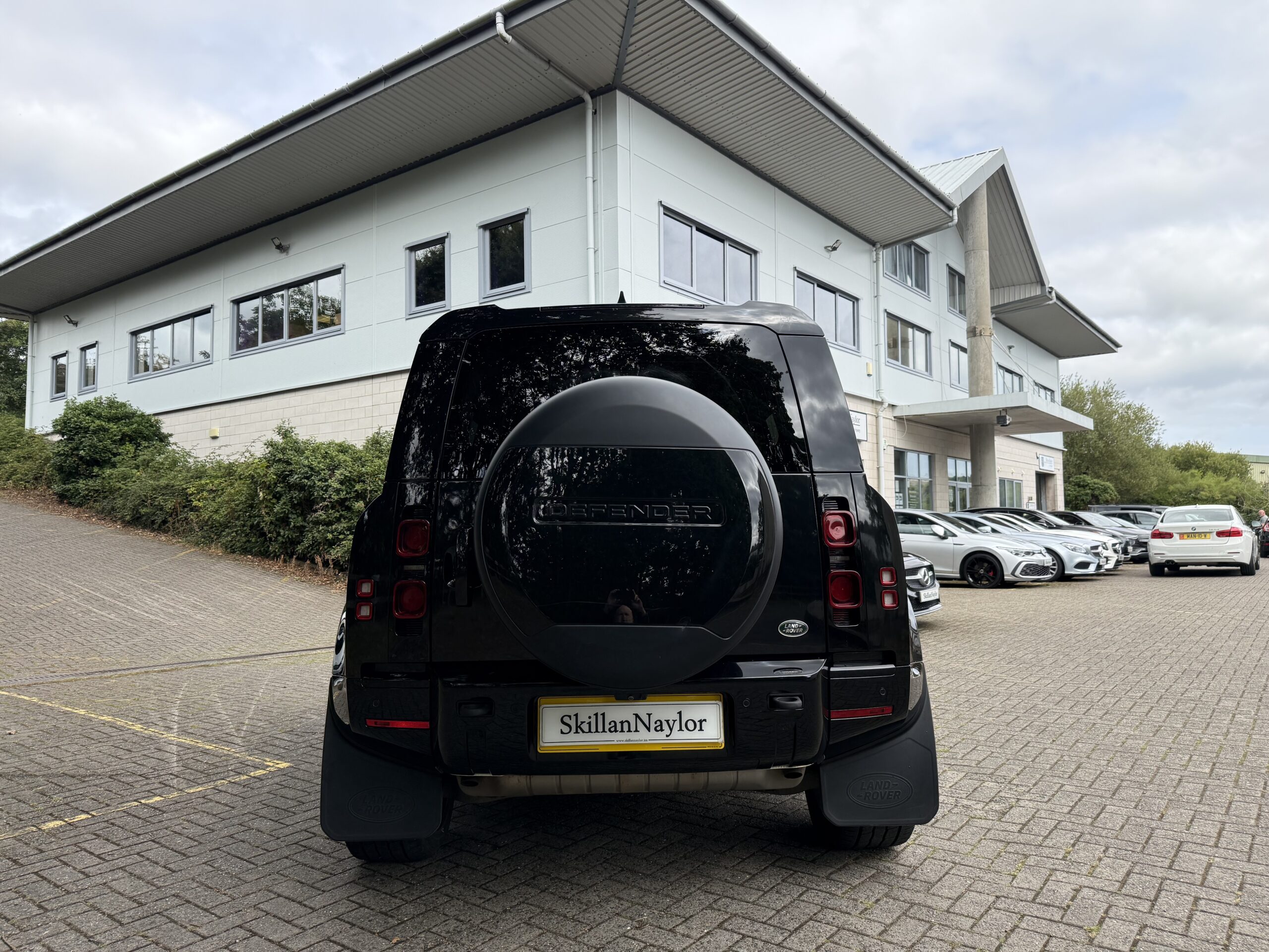 2022 Land Rover Defender 110 2.0 P400e x-Dynamic HSE 5Dr Auto