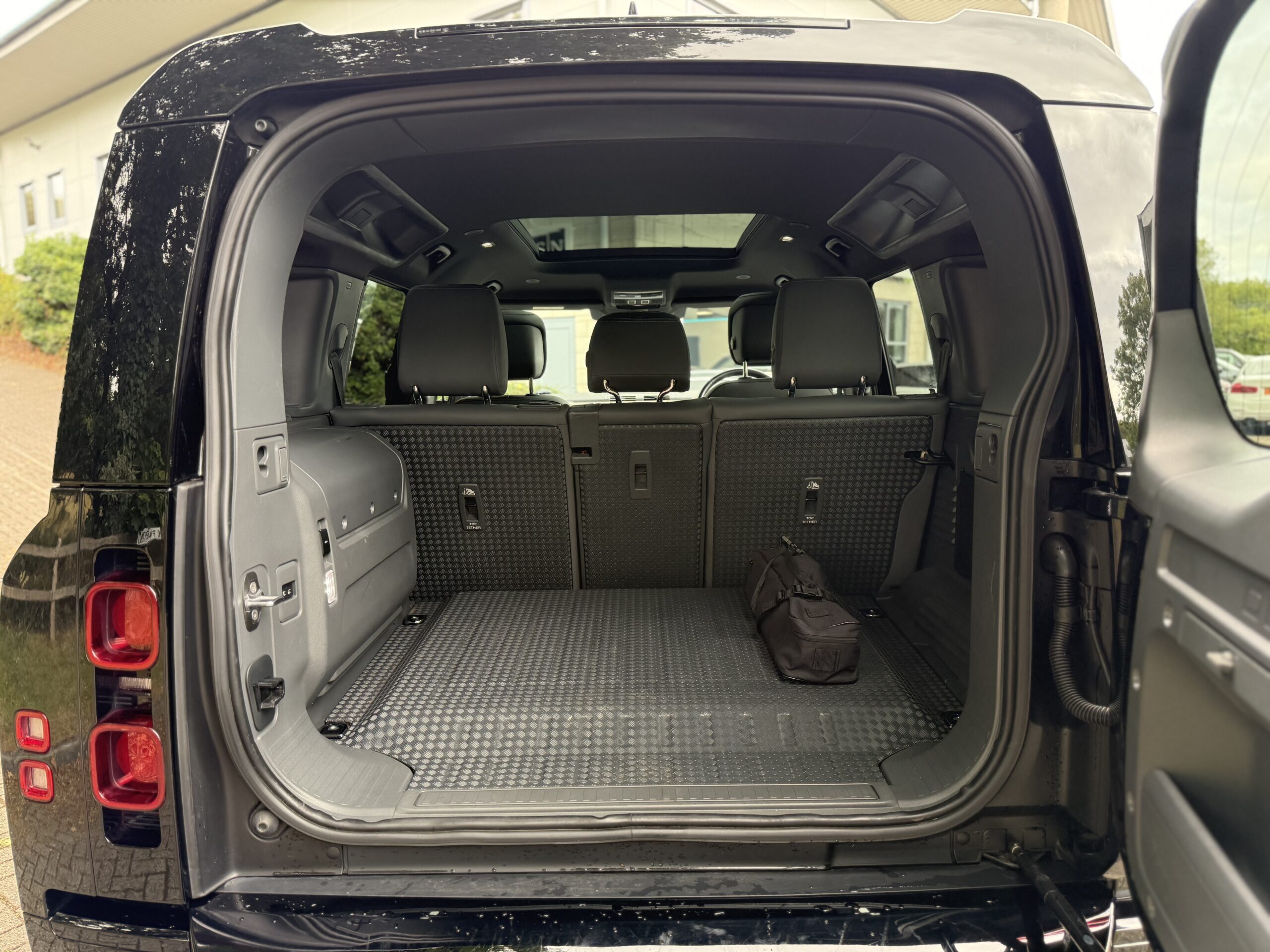 2022 Land Rover Defender 110 2.0 P400e x-Dynamic HSE 5Dr Auto