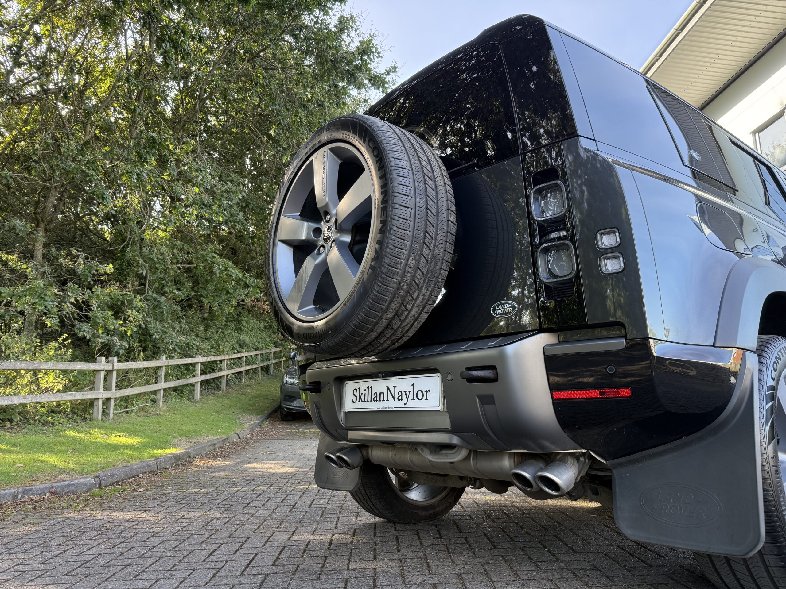 2022 Land Rover Defender 110 5.0 P525 Supercharged V8 5Dr Auto